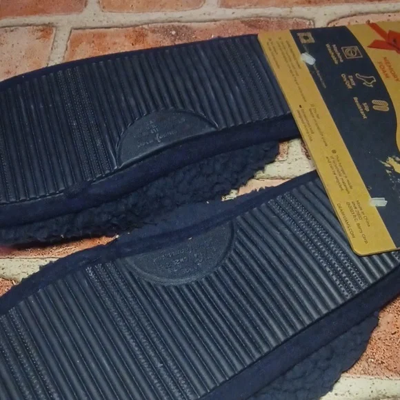 NEW Dearfoams navy snowflake slippers wmns sz 9 10 **One pair left** - Picture 3 of 3